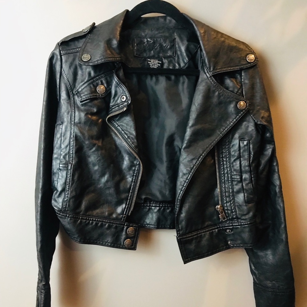 leather zipper cropped jacket